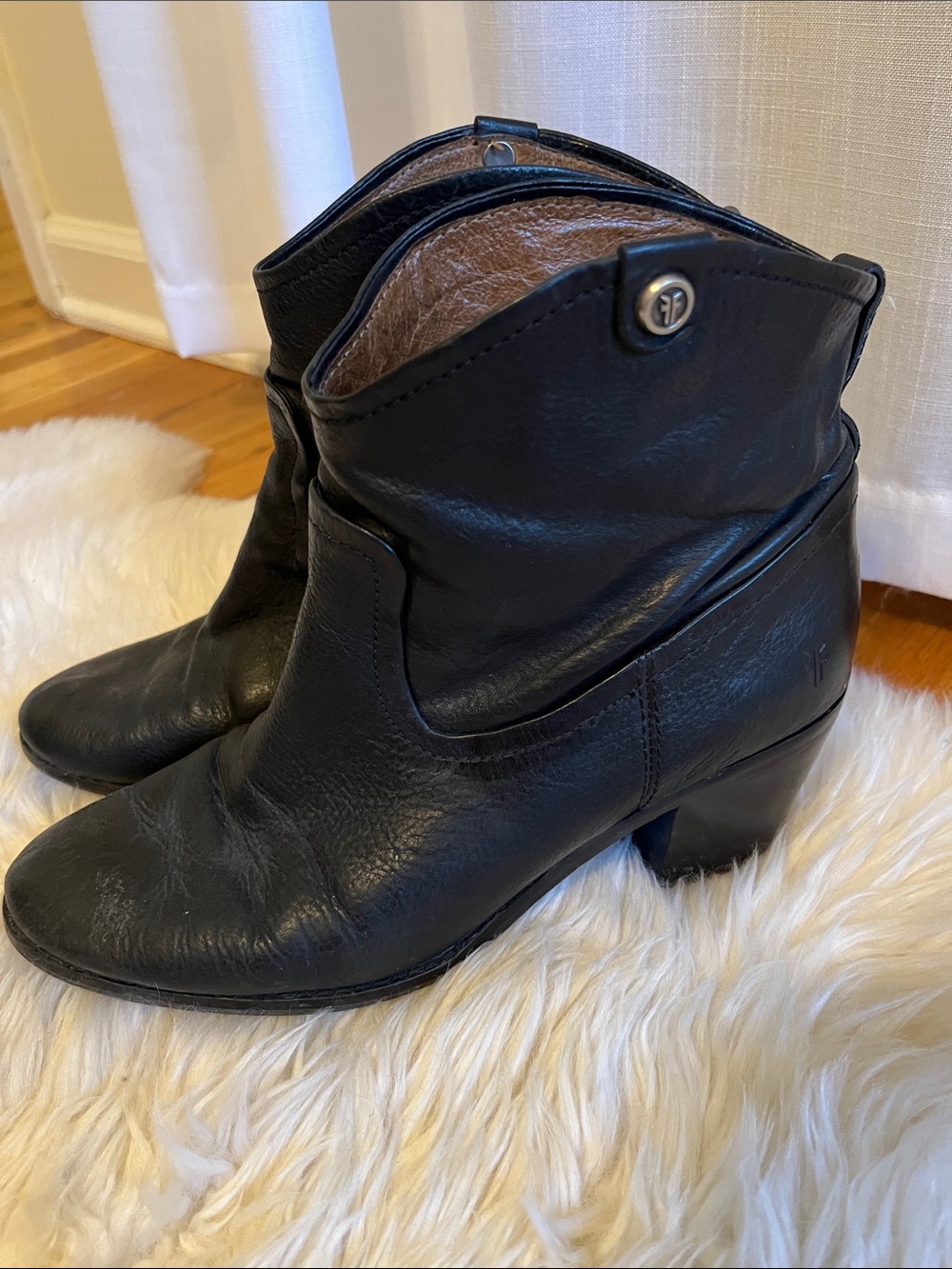 FRYE Women's Black Leather Ankle Boots - Classic Slip-On Style Size 8